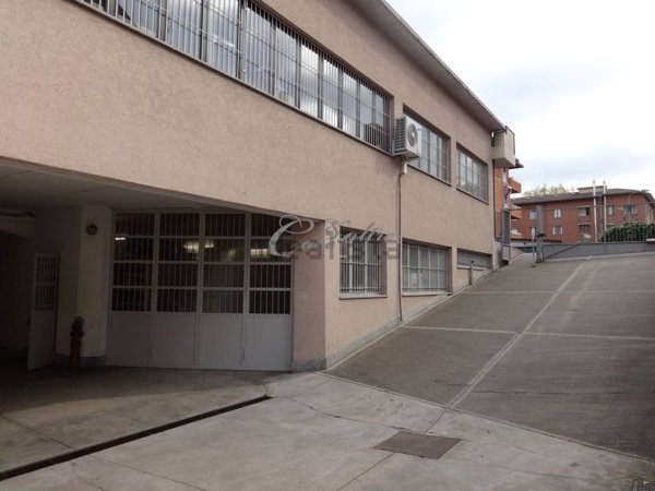 locale commerciale in vendita a Varese in zona Centro Città