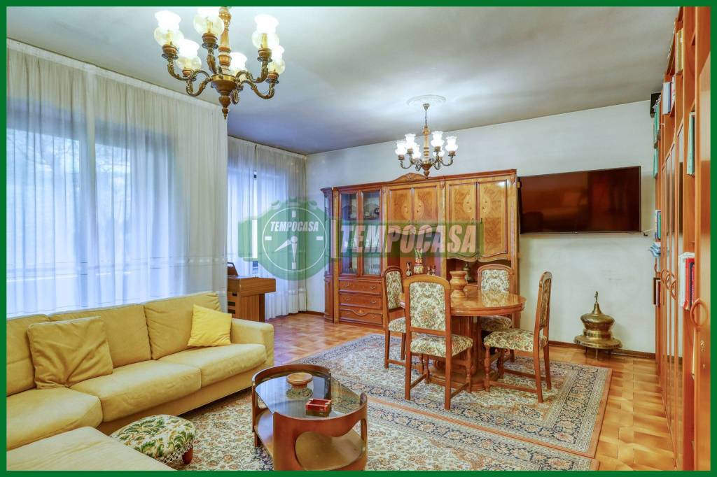 appartamento in vendita a Varese in zona Biumo