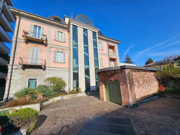 negozio in vendita a Varese in zona Casbeno