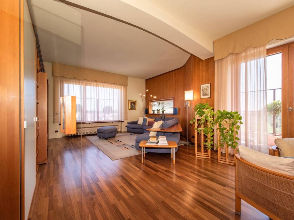 appartamento in vendita a Varese in zona Bosto