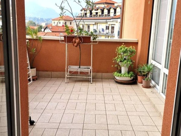appartamento in vendita a Varese in zona Giubiano