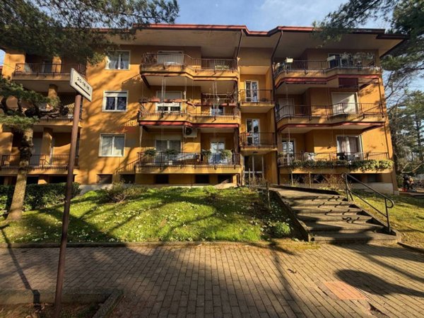 appartamento in vendita a Varese in zona Bizzozero