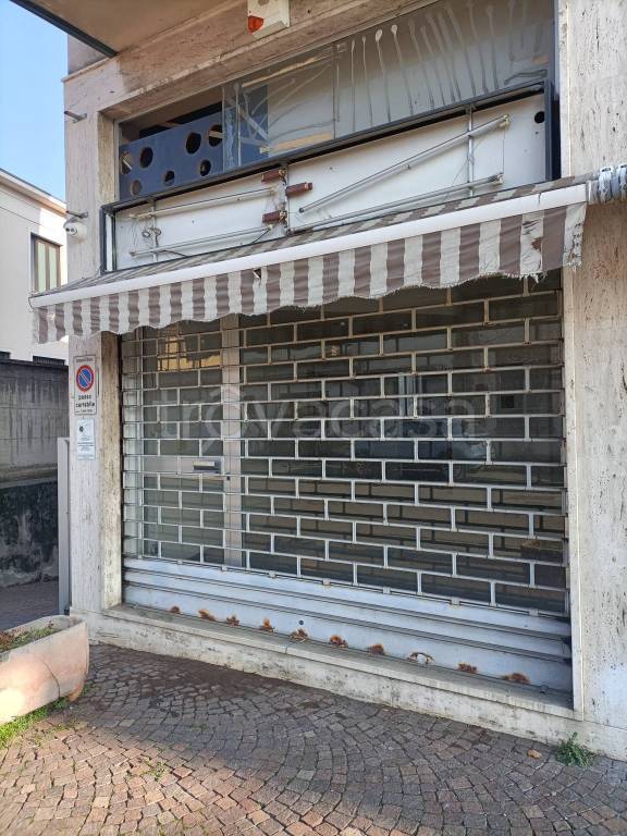 negozio in vendita a Varese in zona Giubiano