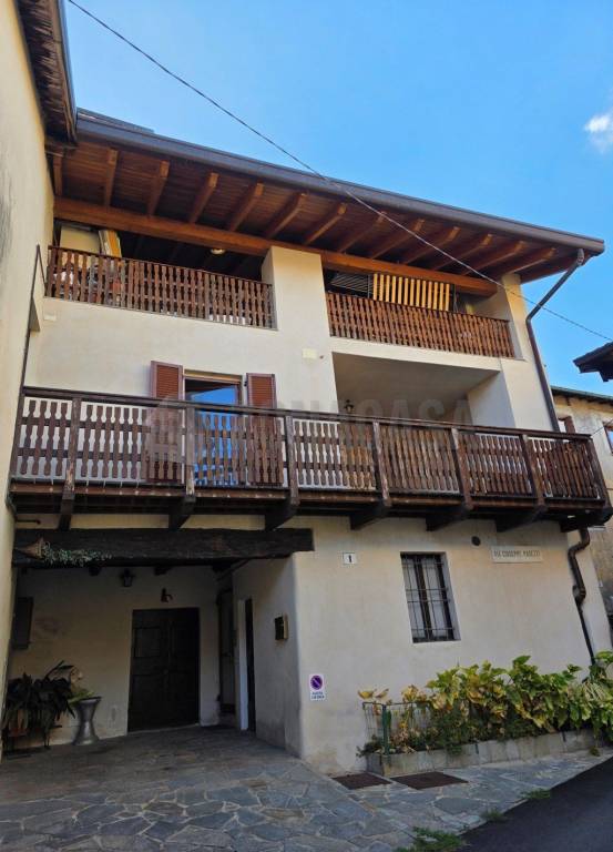 casa indipendente in vendita a Varese in zona Velate