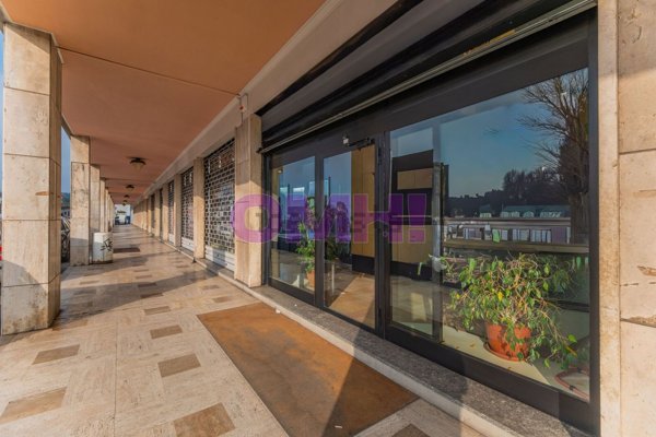 negozio in vendita a Varese in zona Ippodromo
