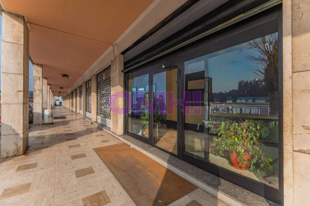 negozio in vendita a Varese in zona Ippodromo