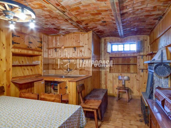 appartamento in vendita a Varese in zona Biumo