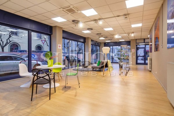 negozio in vendita a Varese in zona Centro Città