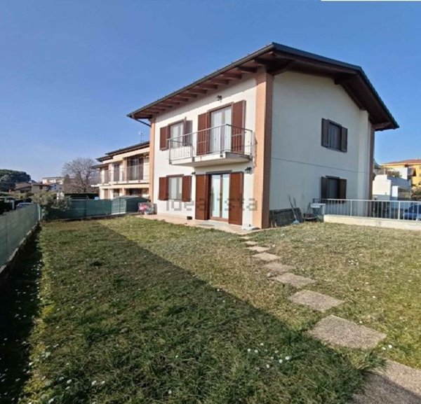 casa indipendente in vendita a Varese in zona Bizzozero