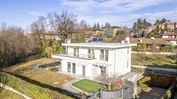 casa indipendente in vendita a Varese in zona Giubiano
