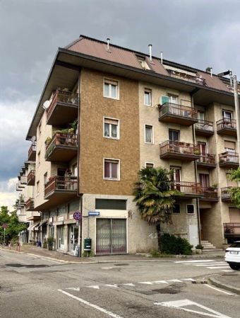 appartamento in vendita a Varese in zona Giubiano