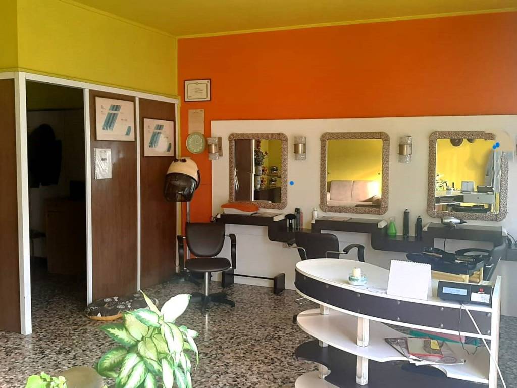 negozio in vendita a Varese in zona Ippodromo