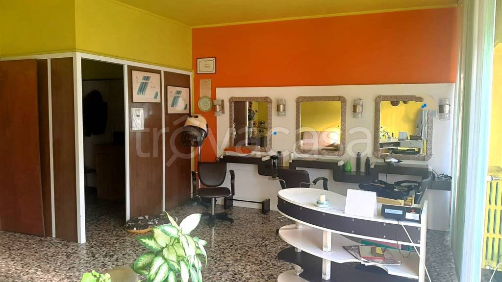 negozio in vendita a Varese in zona Ippodromo