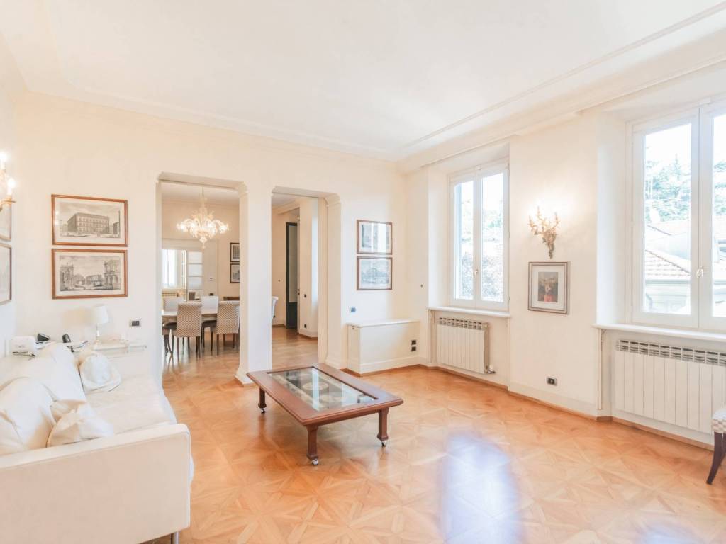 appartamento in vendita a Varese in zona Biumo