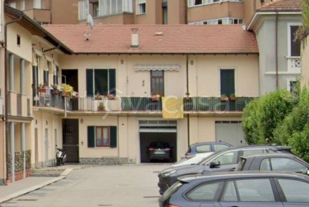 appartamento in vendita a Varese in zona Giubiano
