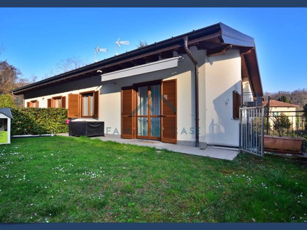 casa indipendente in vendita a Varese in zona Rasa di Varese