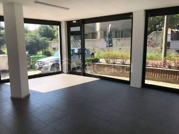negozio in vendita a Varese in zona Masnago