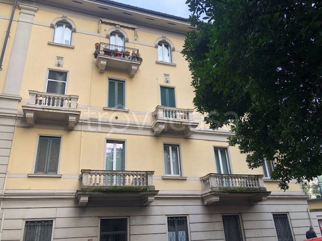 appartamento in vendita a Varese in zona Bosto