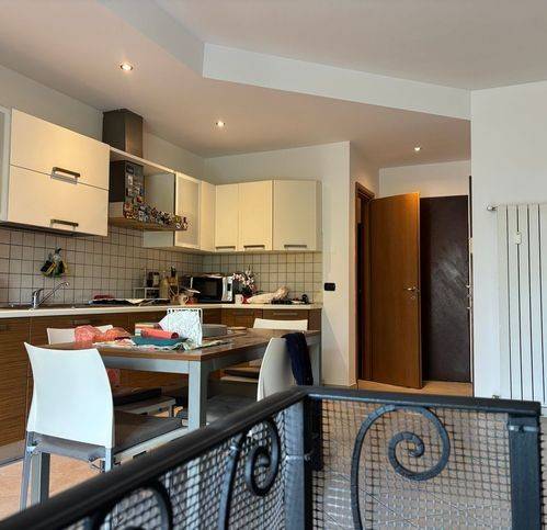 appartamento in vendita a Varese in zona Lissago