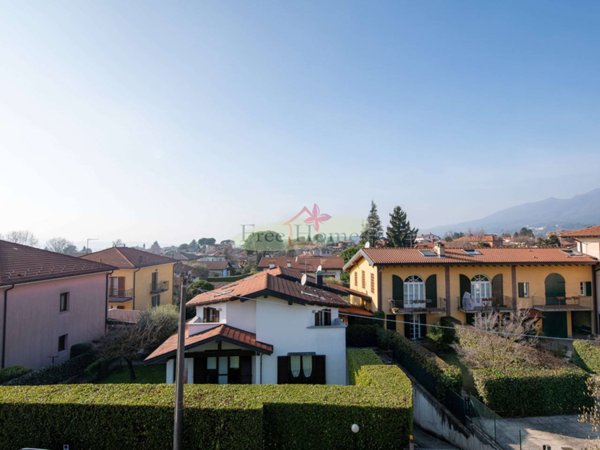 appartamento in vendita a Varese in zona Lissago