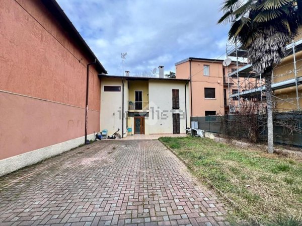 casa semindipendente in vendita a Varese in zona Bizzozero