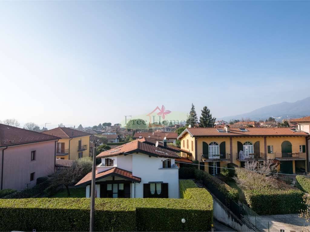 appartamento in vendita a Varese in zona Schiranna