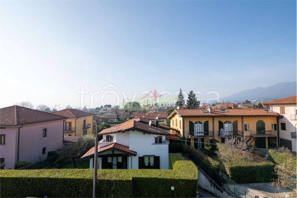appartamento in vendita a Varese in zona Schiranna