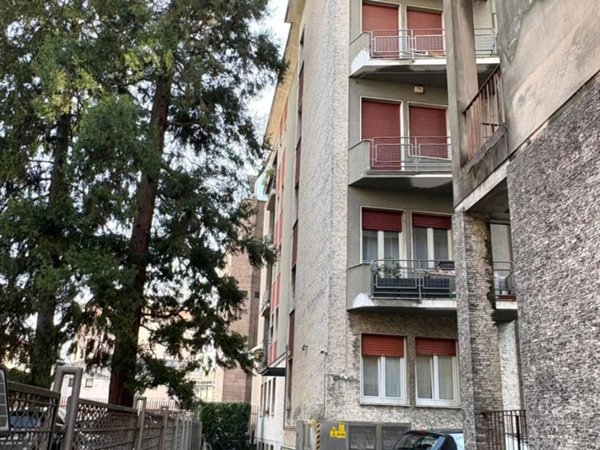 appartamento in vendita a Varese in zona Biumo