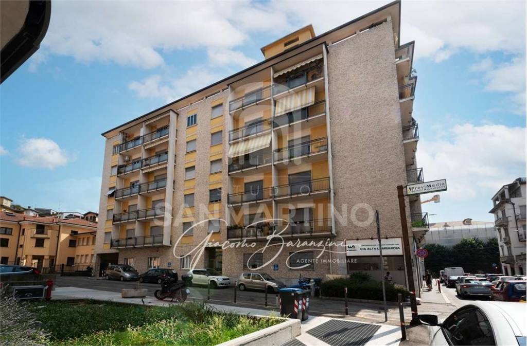 appartamento in vendita a Varese in zona Centro Città