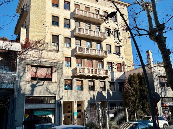 appartamento in vendita a Varese in zona Biumo