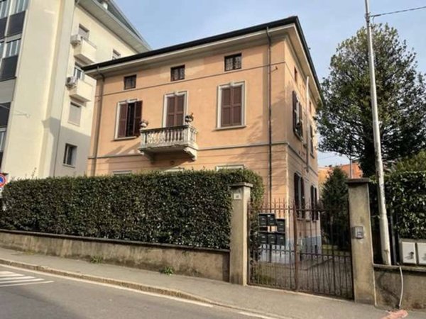 casa indipendente in vendita a Varese in zona Giubiano