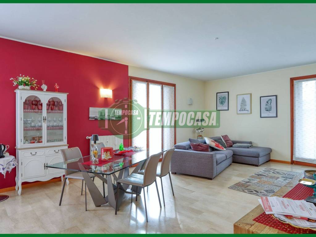 appartamento in vendita a Varese in zona Casbeno