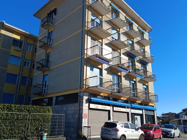 appartamento in vendita a Varese in zona Schiranna