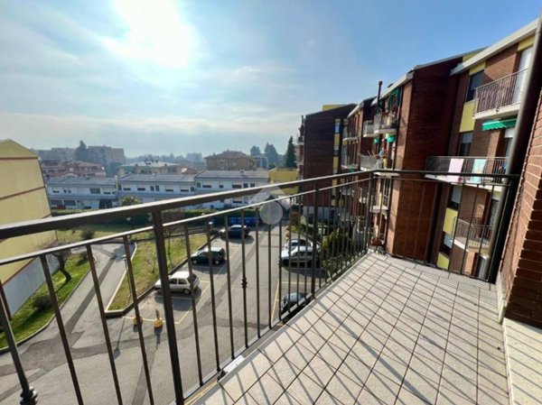 appartamento in vendita a Varese in zona Giubiano