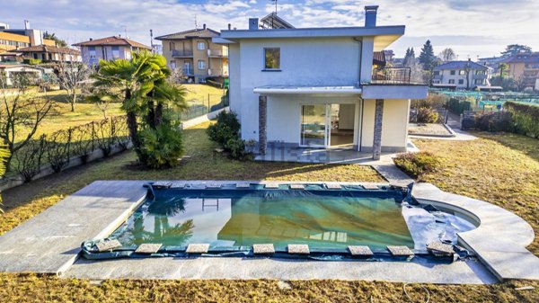 casa indipendente in vendita a Varese in zona Viale Borri