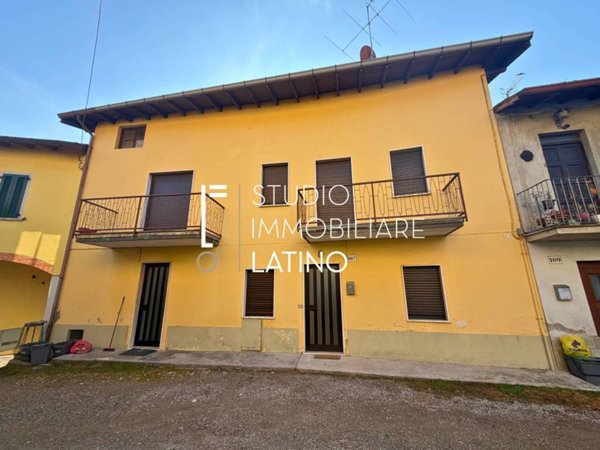 casa indipendente in vendita a Varese in zona Lissago