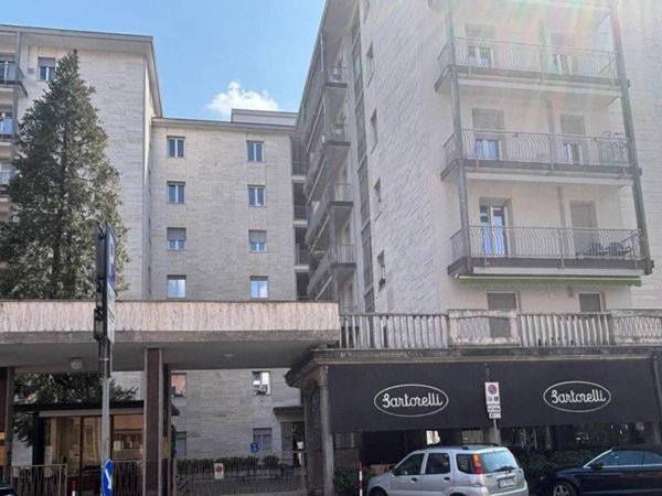 appartamento in vendita a Varese in zona Brunella