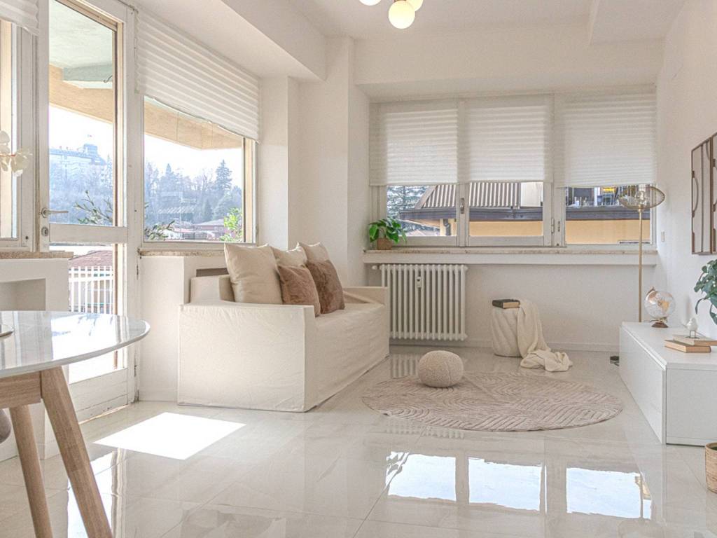 appartamento in vendita a Varese in zona Brunella