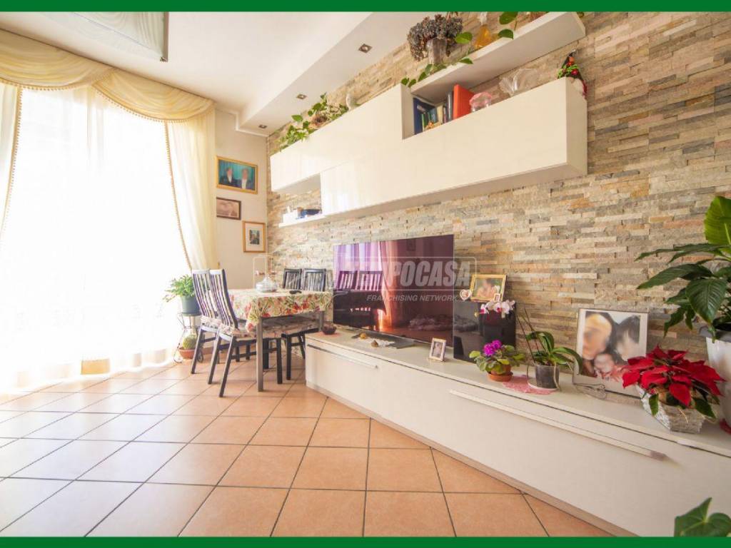 appartamento in vendita a Varese in zona Biumo