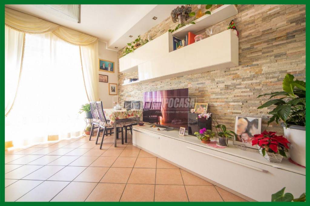 appartamento in vendita a Varese in zona Biumo