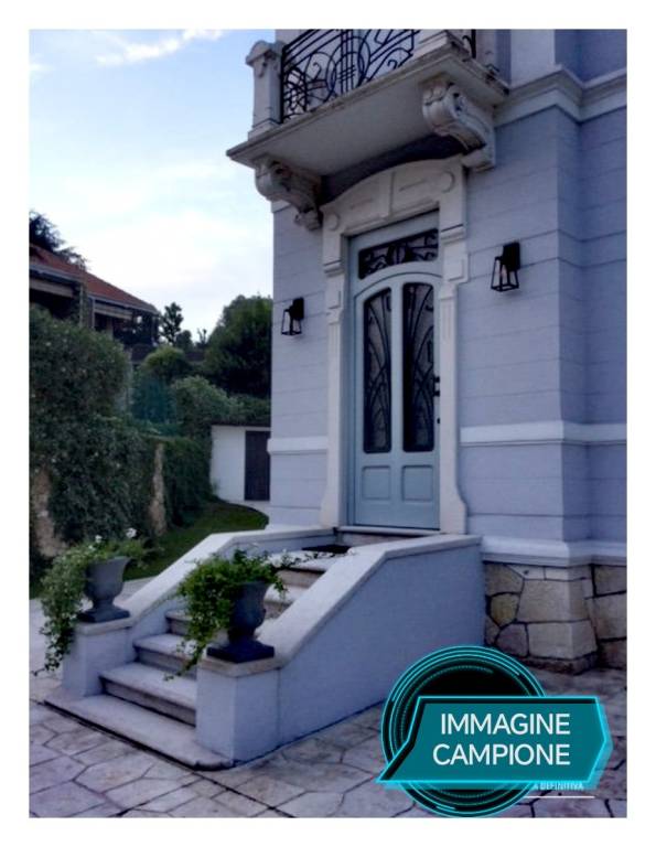 casa indipendente in vendita a Varese in zona Sant'Ambrogio