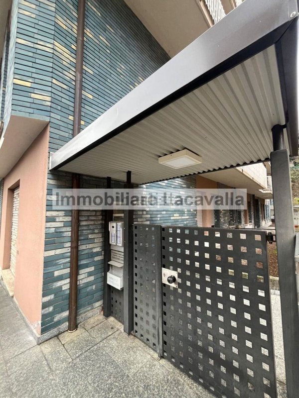 appartamento in vendita a Varese in zona Biumo