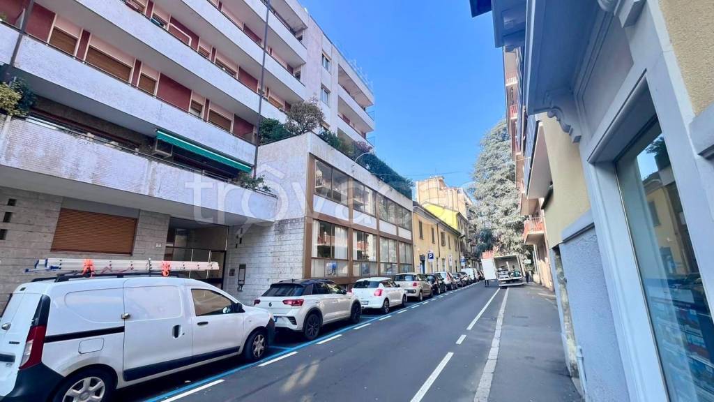 ufficio in vendita a Varese in zona Centro Città