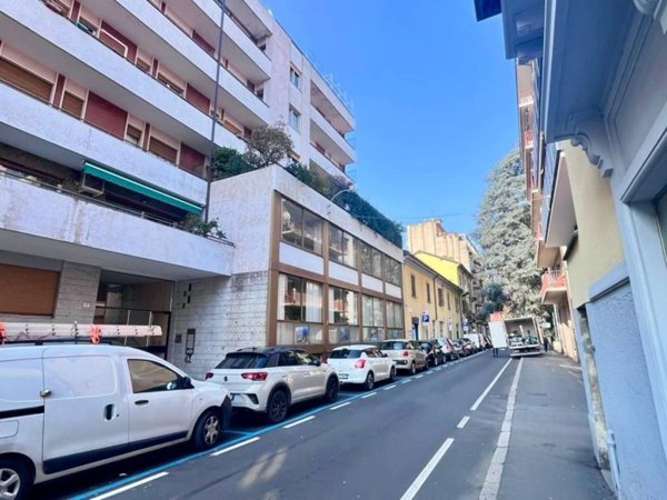 ufficio in vendita a Varese in zona Biumo