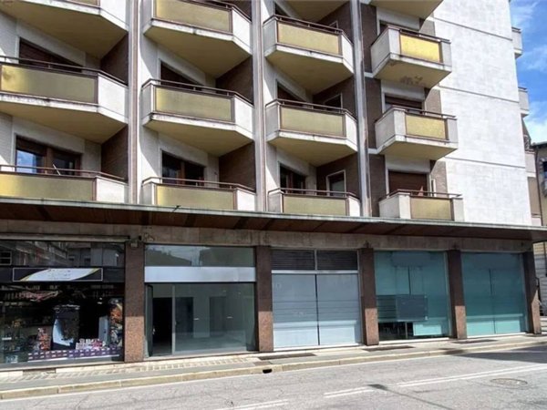 negozio in vendita a Varese in zona Bosto