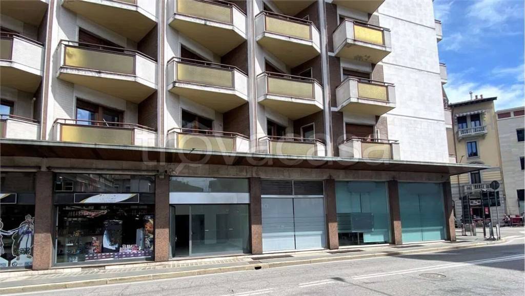 negozio in vendita a Varese in zona Bosto