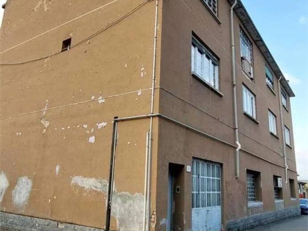 locale commerciale in vendita a Varese in zona Viale Belforte