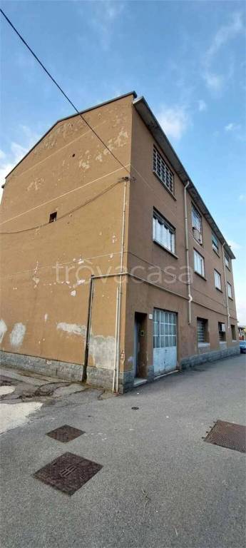 locale commerciale in vendita a Varese in zona Viale Belforte