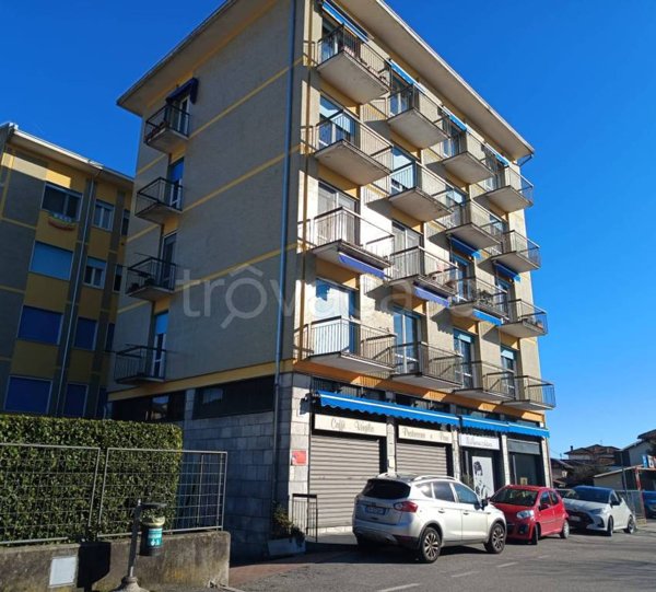 appartamento in vendita a Varese in zona Schiranna