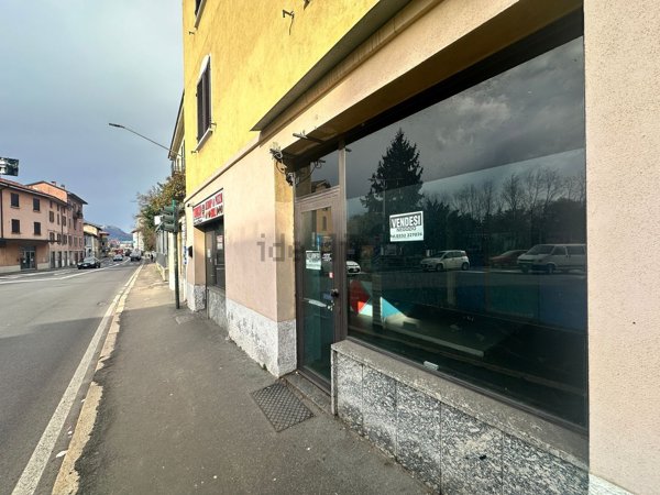 locale commerciale in vendita a Varese